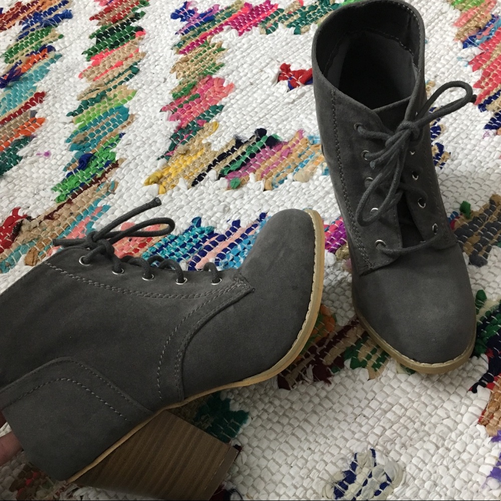 GRAY BOOTIES